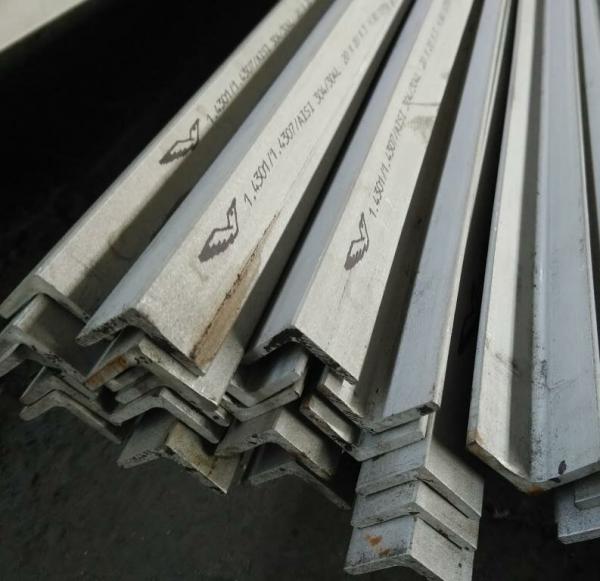 Угол нержавеющий горячекатаный равнополочный AISI 304 25х25х3 — фото 2